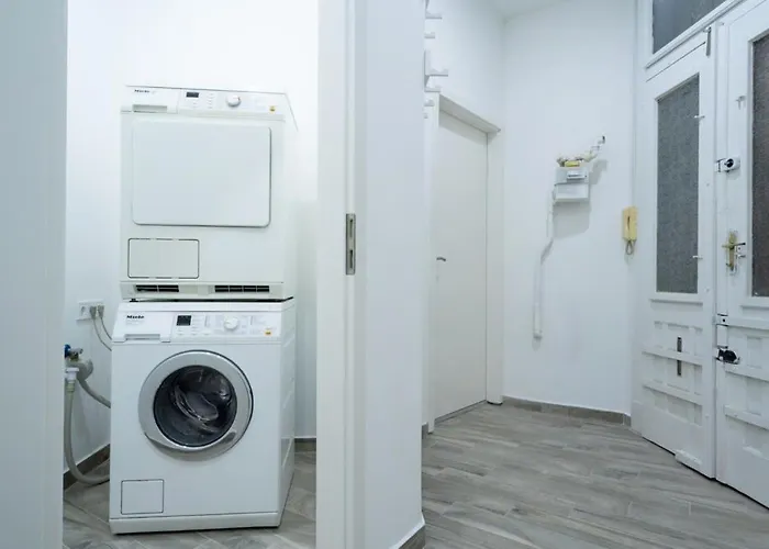 New Comfy Studio At Convenient Location
