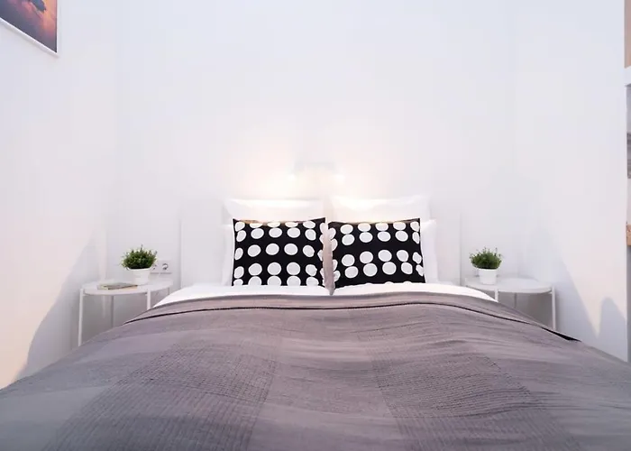 New Comfy Studio At Convenient Location