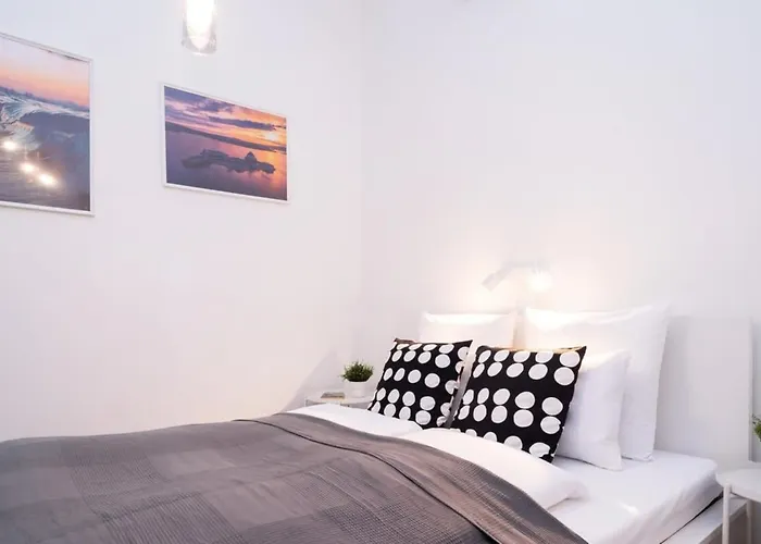 New Comfy Studio At Convenient Location