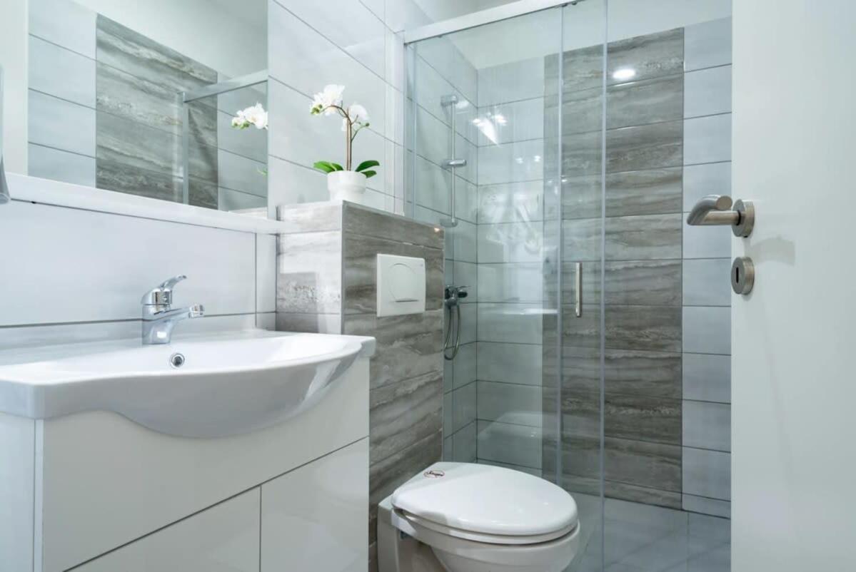 New Comfy At Convenient Location Apartman